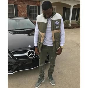 Meet your Posher, Tee